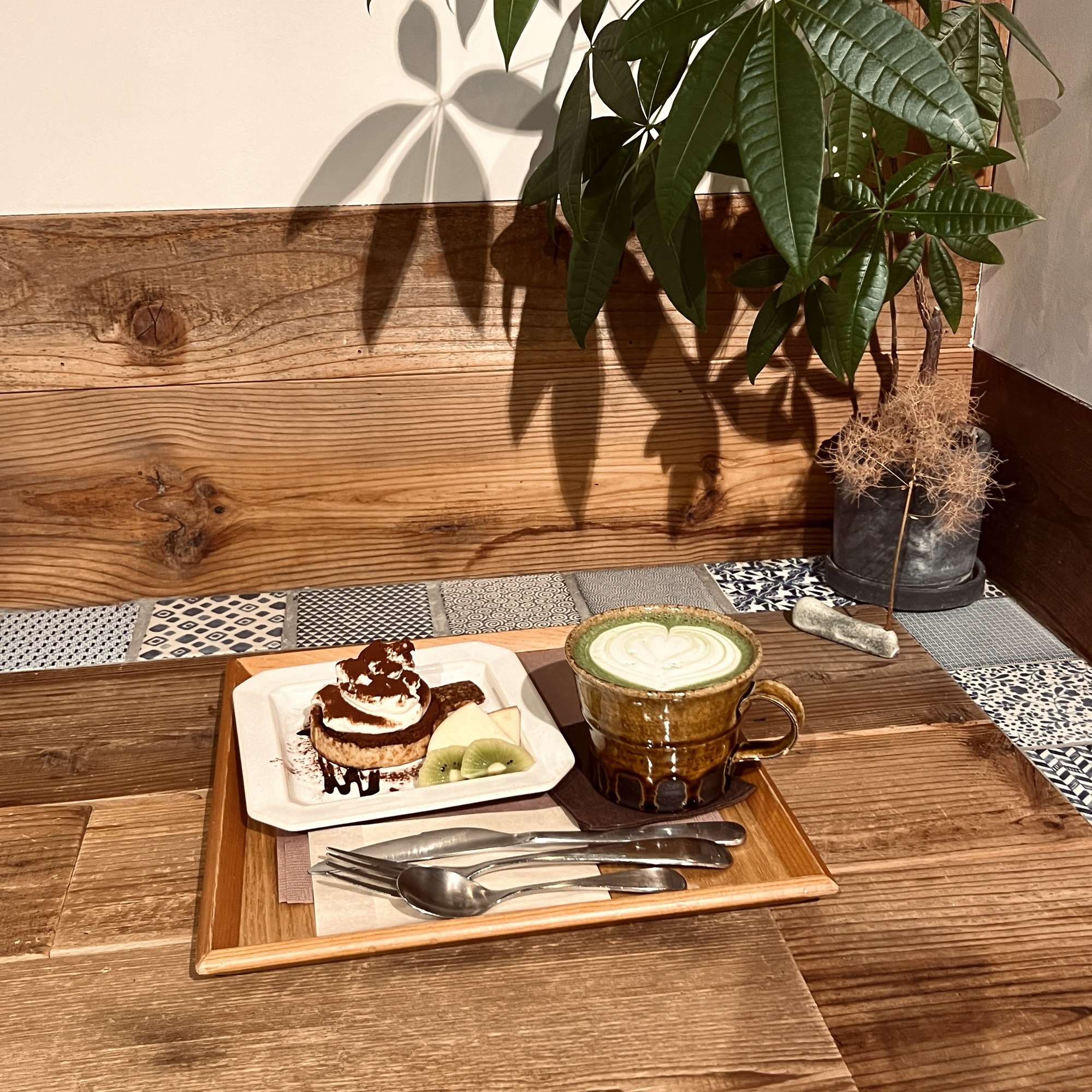 多治見市 喫茶わに 本屋のとなり