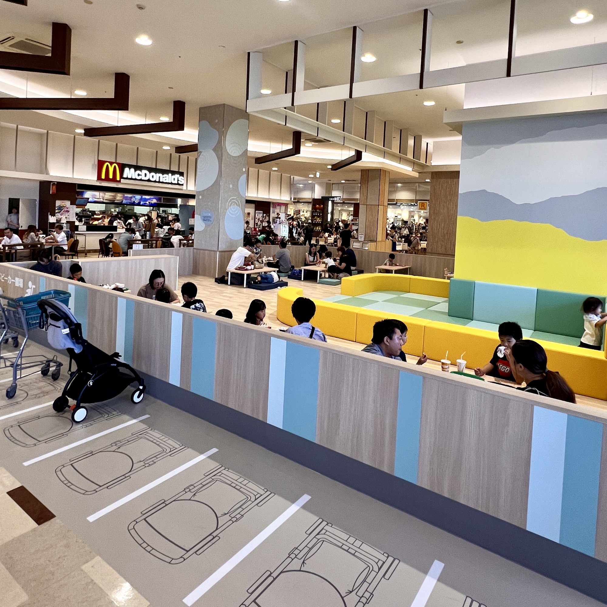 イオンモール大垣 フードコート こどものあそびば