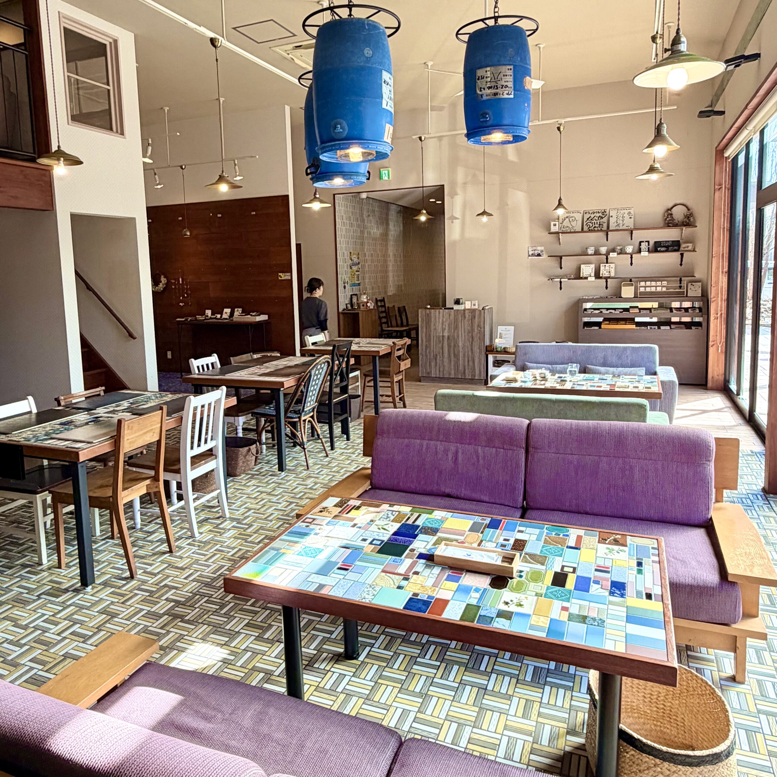 多治見市 スワンタイルカフェ 店内