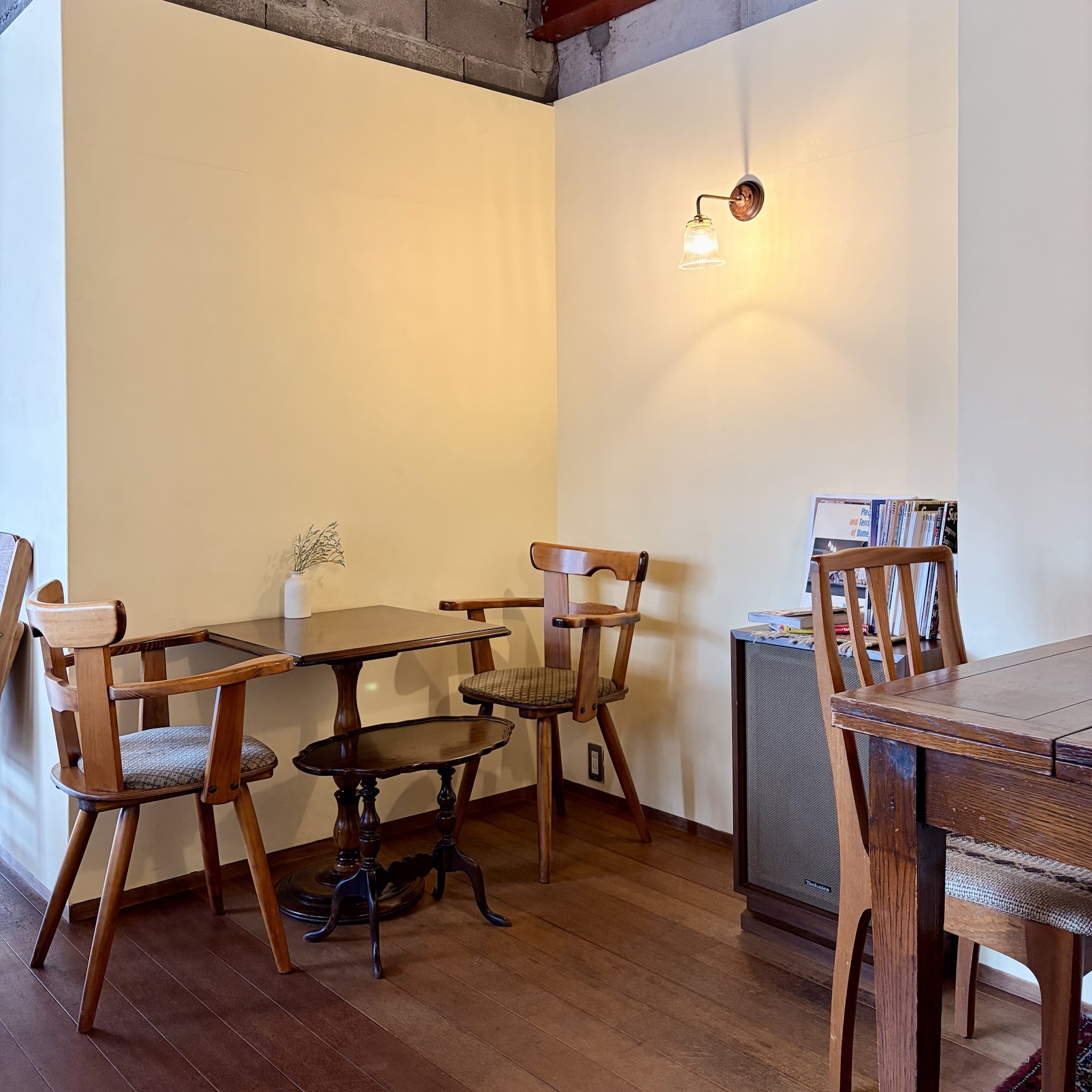 岐阜市 yoknel カフェ 店内